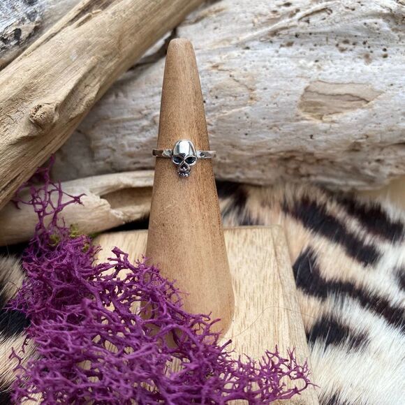 Sterling Silver Skull Toe Ring - Picture 2 of 5